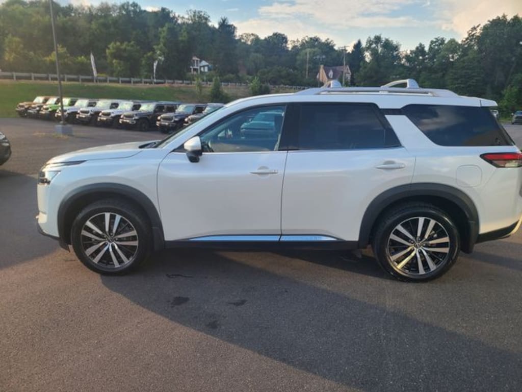 Used 2025 Nissan Pathfinder Platinum SUV