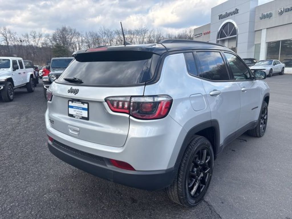 Used 2024 Jeep Compass Latitude SUV