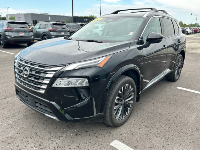 2025 Nissan Rogue Platinum AWD's photo