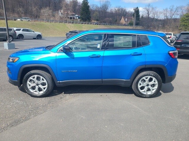 2025 Jeep Compass Latitude photo 2