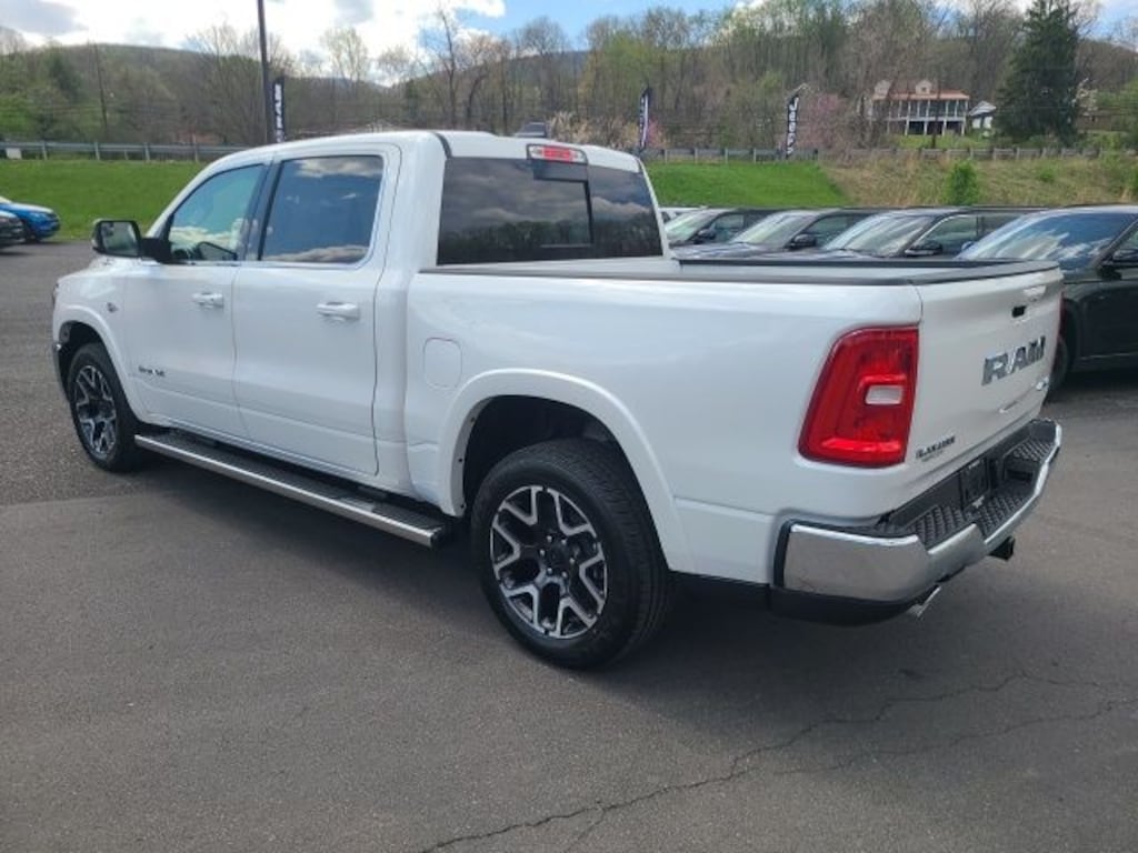 New 2026 Ram 1500 LARAMIE CREW CAB 4X4 5'7 BOX Pickup