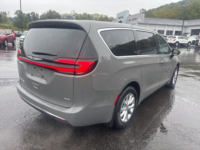 2025 Chrysler Pacifica photo 4