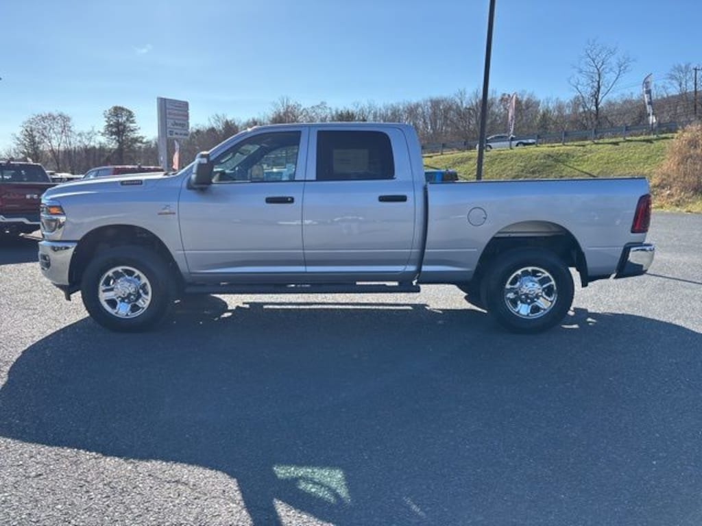 New 2026 Ram 3500 TRADESMAN CREW CAB 4X4 6'4 BOX Pickup