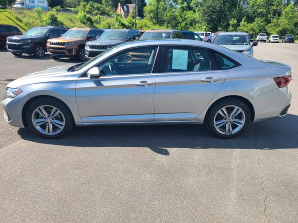 Used 2024 Volkswagen Jetta 1.5T SE Sedan