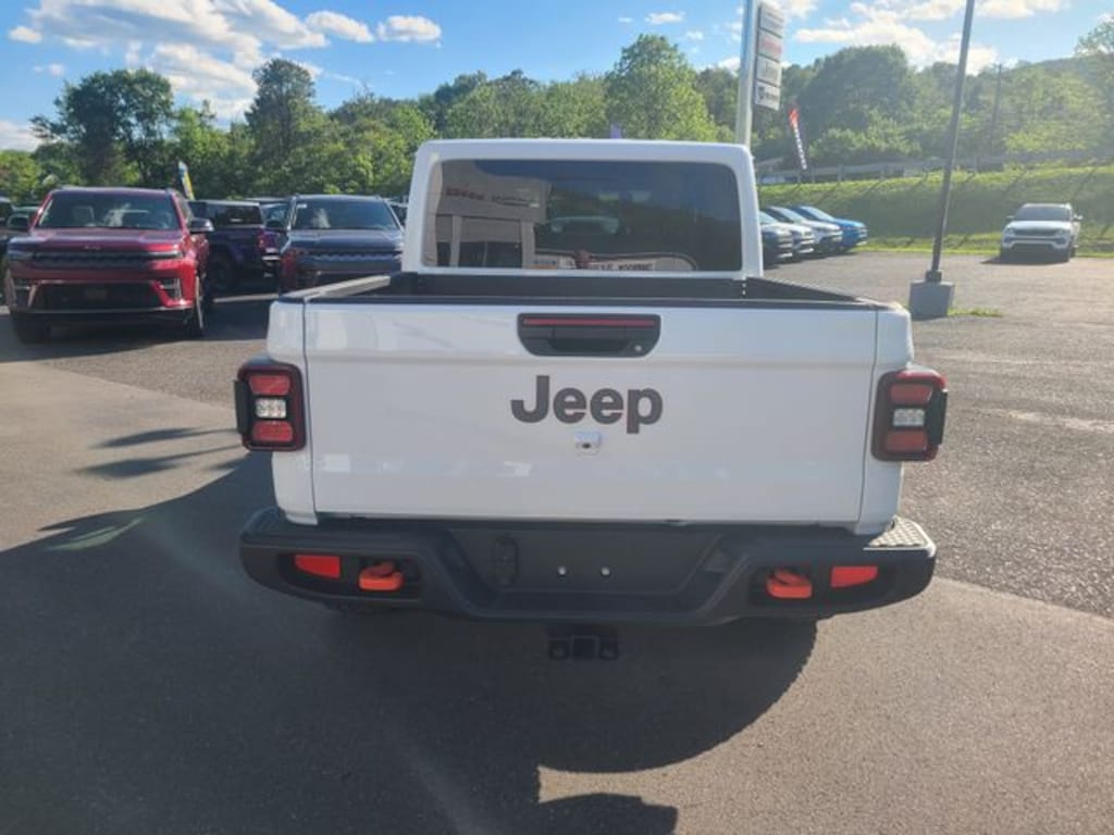 New 2026 Jeep Gladiator MOJAVE 4X4 Pickup