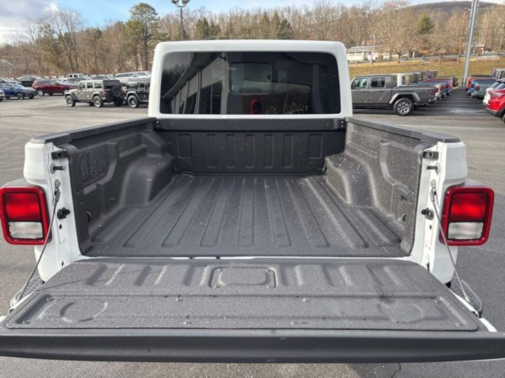 New 2026 Jeep Gladiator SAHARA 4X4 Pickup