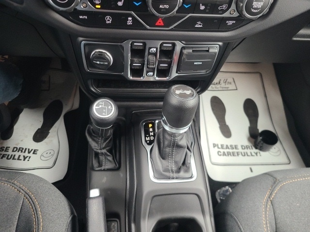 2025 Jeep Wrangler 4-Door Sahara - Photo 18
