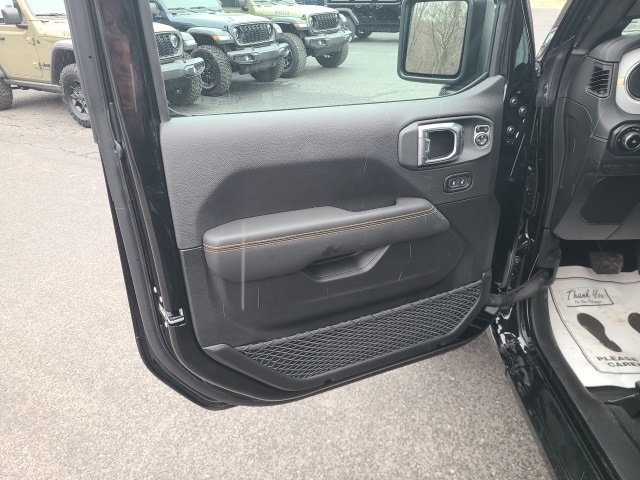 2025 Jeep Wrangler 4-Door Sahara - Photo 10