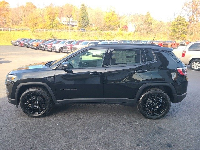 2025 Jeep Compass Latitude photo 2