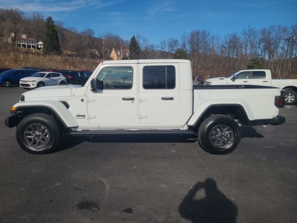 New 2026 Jeep Gladiator SPORT S 4X4 Pickup