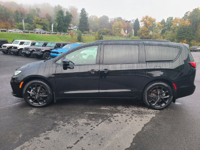 New 2026 Chrysler Pacifica LIMITED AWD Passenger Van