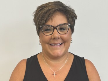 Staff member Cindy Yoder from ID_8e3cf0b6a310