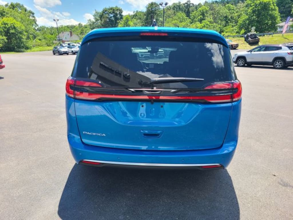 New 2027 Chrysler Pacifica SELECT Passenger Van