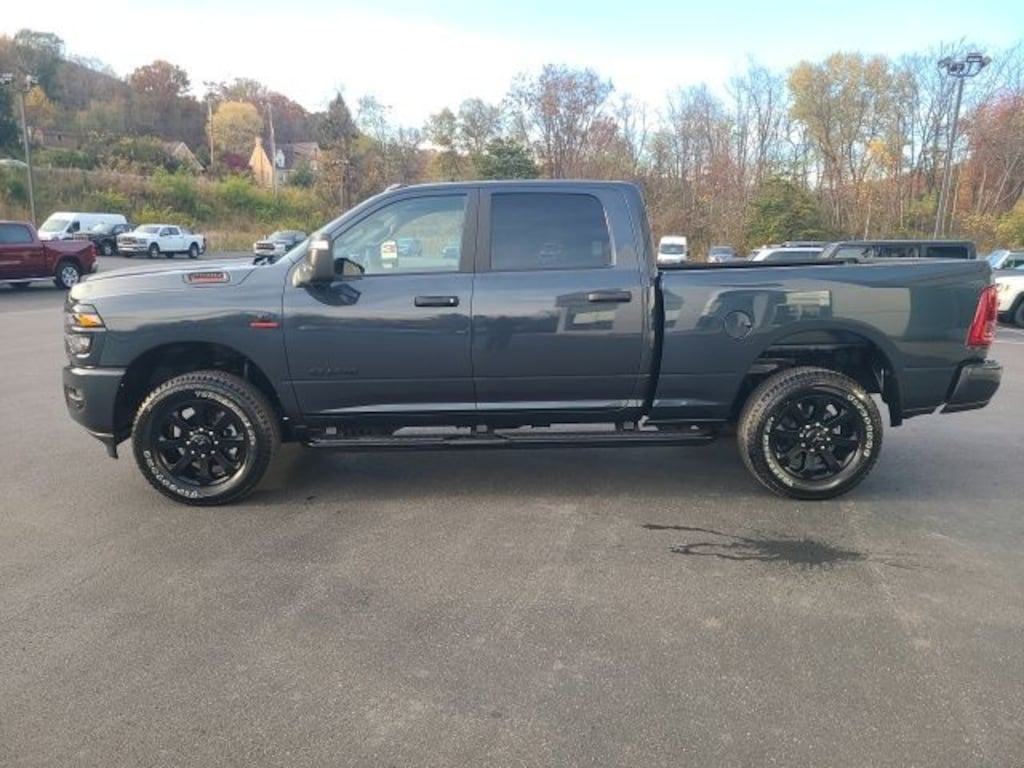 New 2025 Ram 2500 BIG HORN CREW CAB 4X4 6'4 BOX Pickup