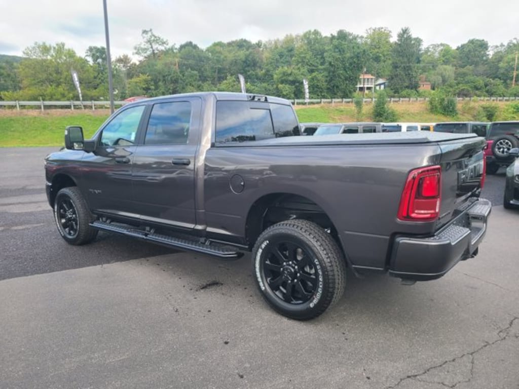 New 2026 Ram 2500 BIG HORN CREW CAB 4X4 6'4 BOX Pickup