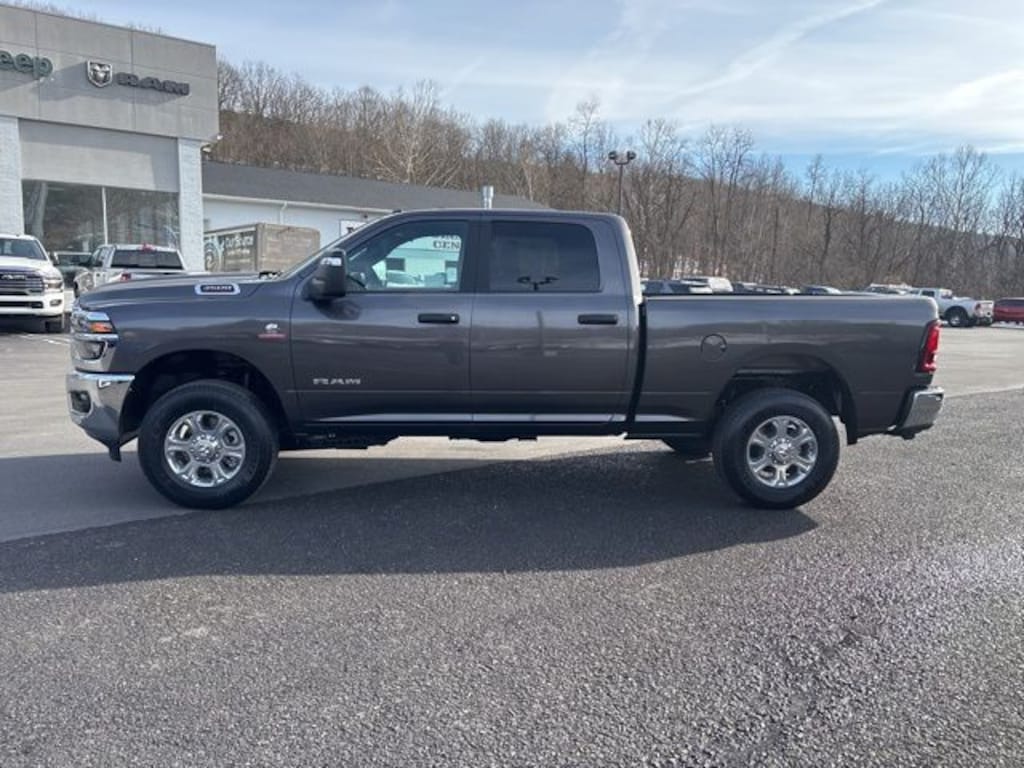 New 2026 Ram 3500 BIG HORN CREW CAB 4X4 6'4 BOX Pickup