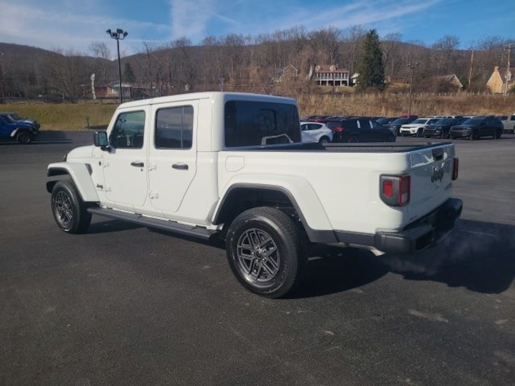 New 2026 Jeep Gladiator SPORT S 4X4 Pickup