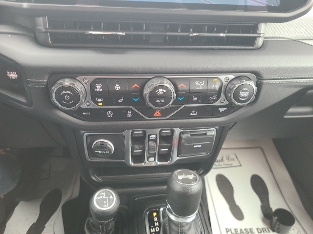 2025 Jeep Wrangler 4-Door Sahara - Photo 17