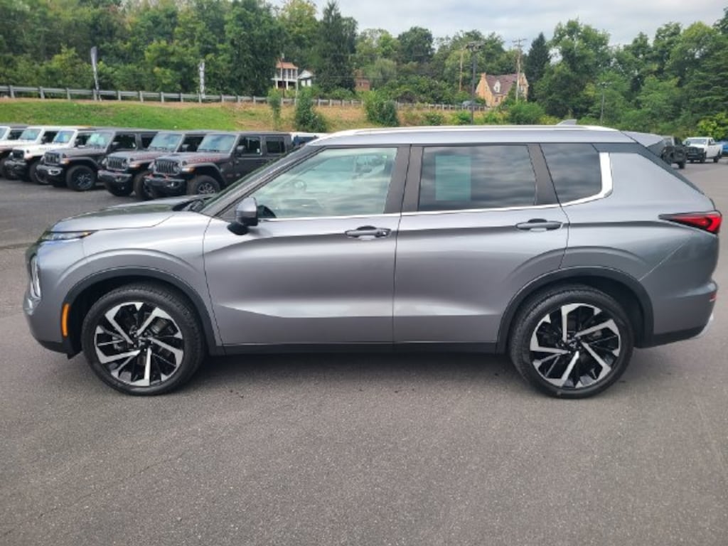 Used 2023 Mitsubishi Outlander SE SUV