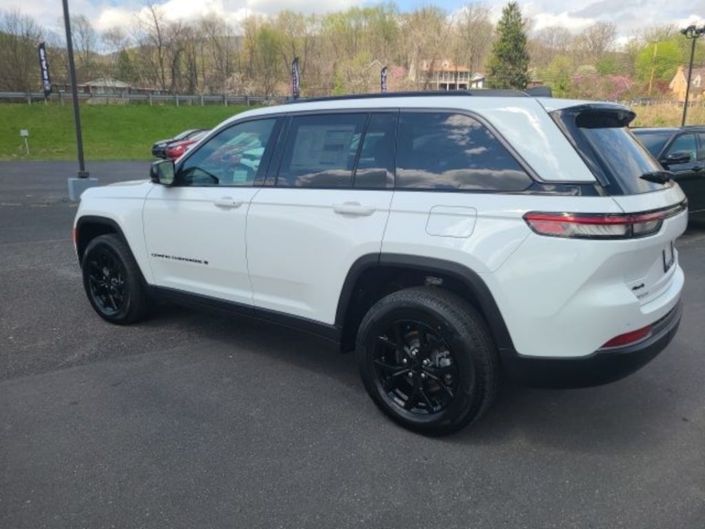New 2026 Jeep Grand Cherokee LAREDO ALTITUDE 4X4 Sport Utility