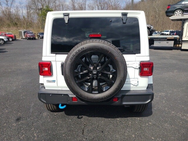2024 Jeep Wrangler Sahara photo 3