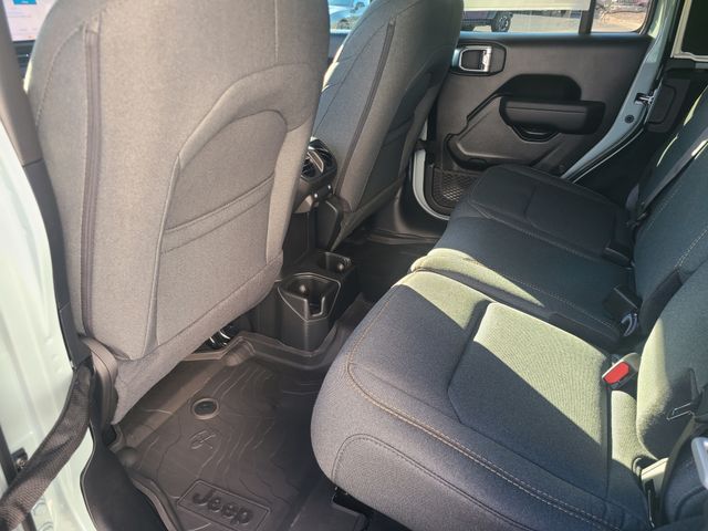 Photo 18