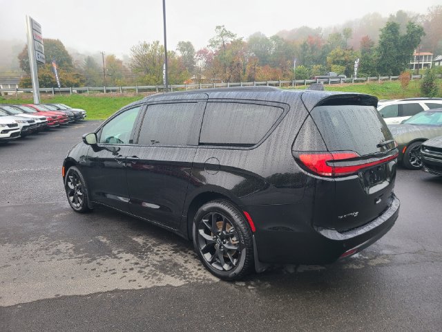 New 2026 Chrysler Pacifica LIMITED AWD Passenger Van