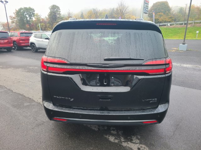 New 2026 Chrysler Pacifica LIMITED AWD Passenger Van
