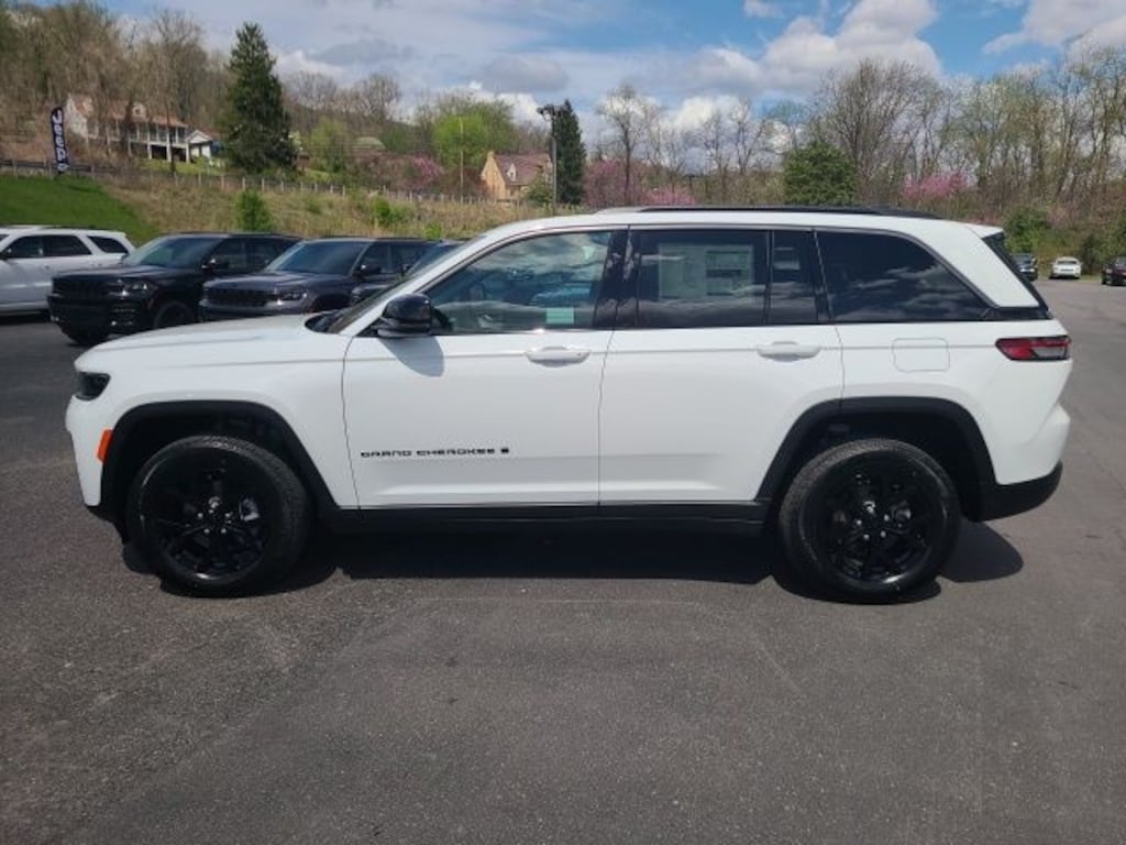 New 2026 Jeep Grand Cherokee LAREDO ALTITUDE 4X4 Sport Utility