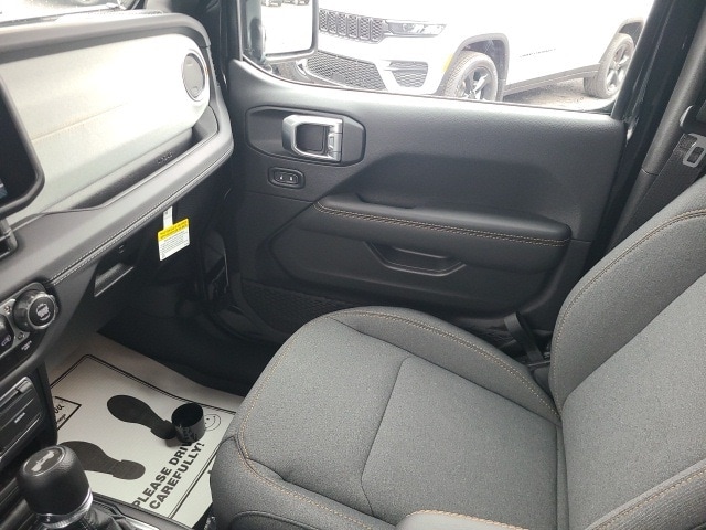 2025 Jeep Wrangler 4-Door Sahara - Photo 19