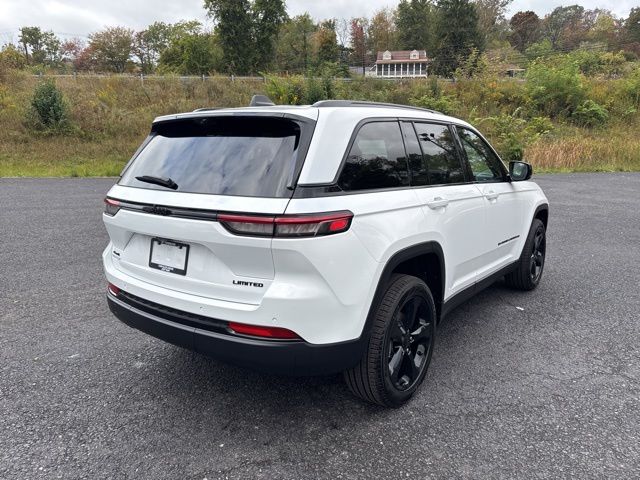 2025 Jeep Grand Cherokee Limited photo 4