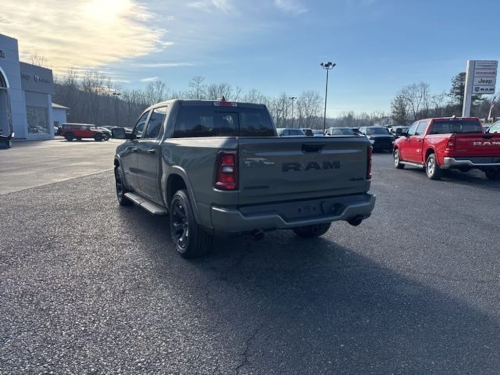 New 2026 Ram 1500 BIG HORN CREW CAB 4X4 5'7 BOX Pickup