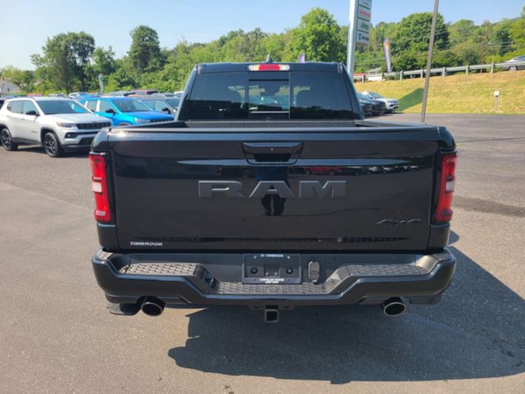 New 2026 Ram 1500 EXPRESS CREW CAB 4X4 5'7 BOX Pickup