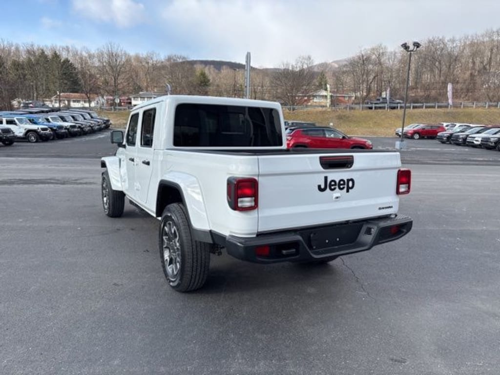 New 2026 Jeep Gladiator SAHARA 4X4 Pickup