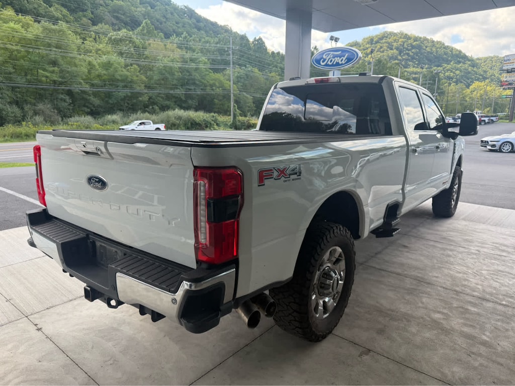 Used 2025 Ford Super Duty F-350 SRW Pickup Lariat 4WD Crew Cab 6.75 Box 4WD Crew Cab 6.75 Box