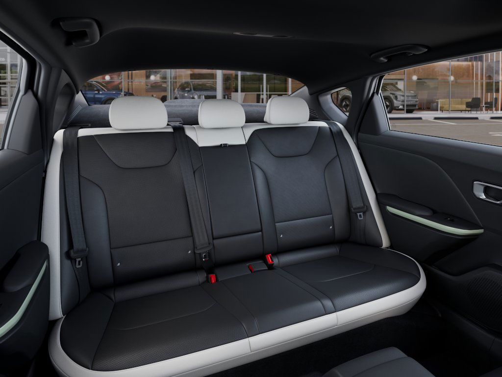 2025 Kia K4 GT-Line Turbo - Photo 16