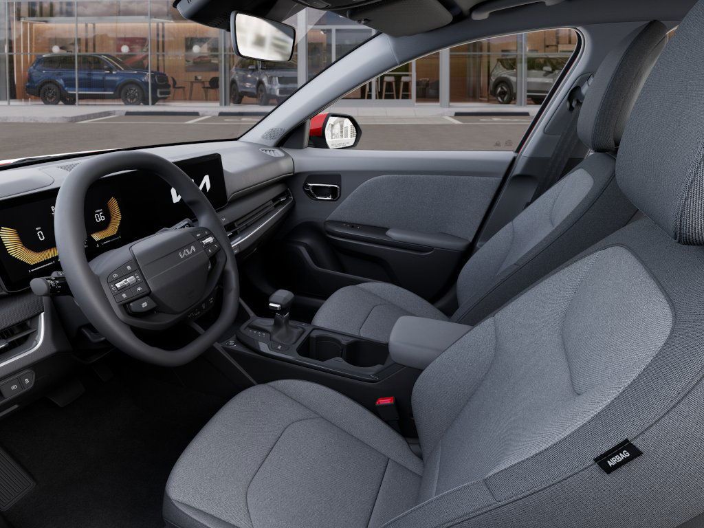 2025 Kia K4 LXS - Photo 17