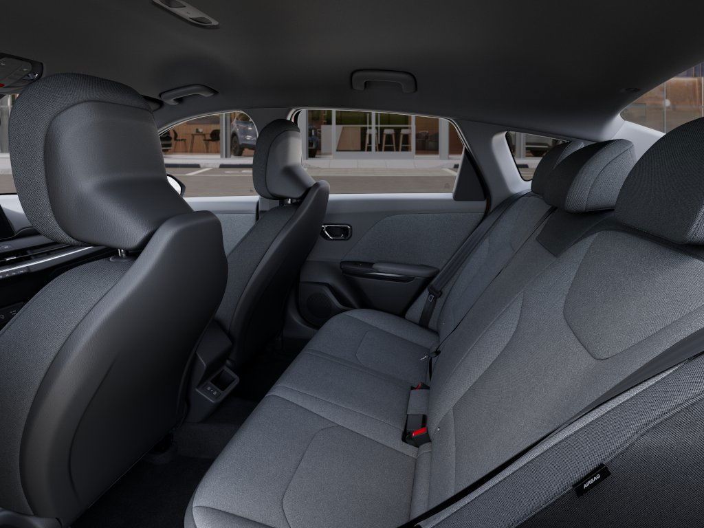 2025 Kia K4 LXS - Photo 18