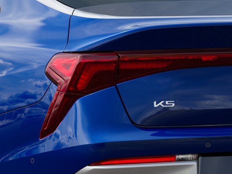 2025 Kia K5 EX - Photo 11