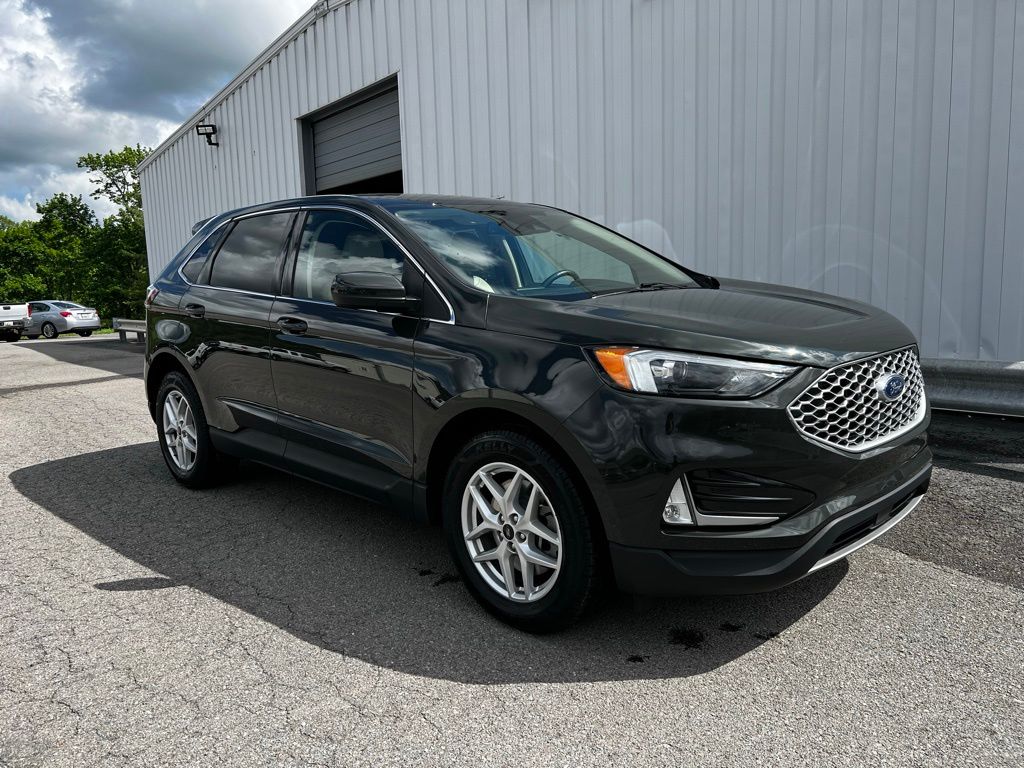 2023 Ford Edge SEL AWD's photo