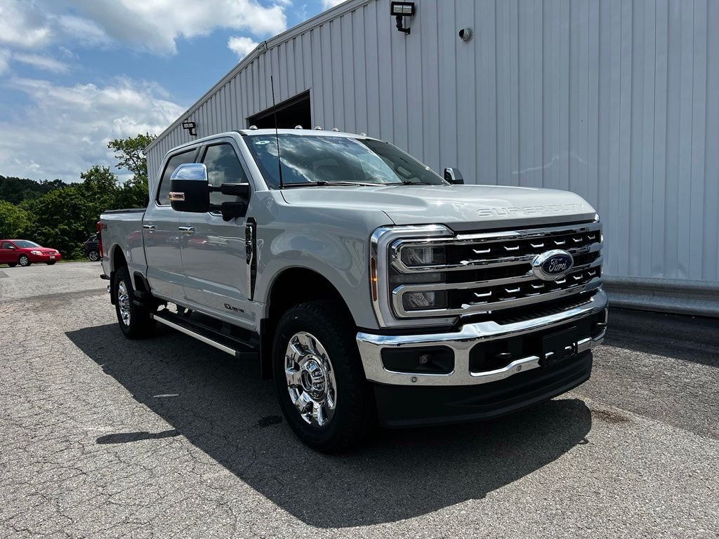 New 2026 Ford Super Duty F-350® Lariat® TRUCK