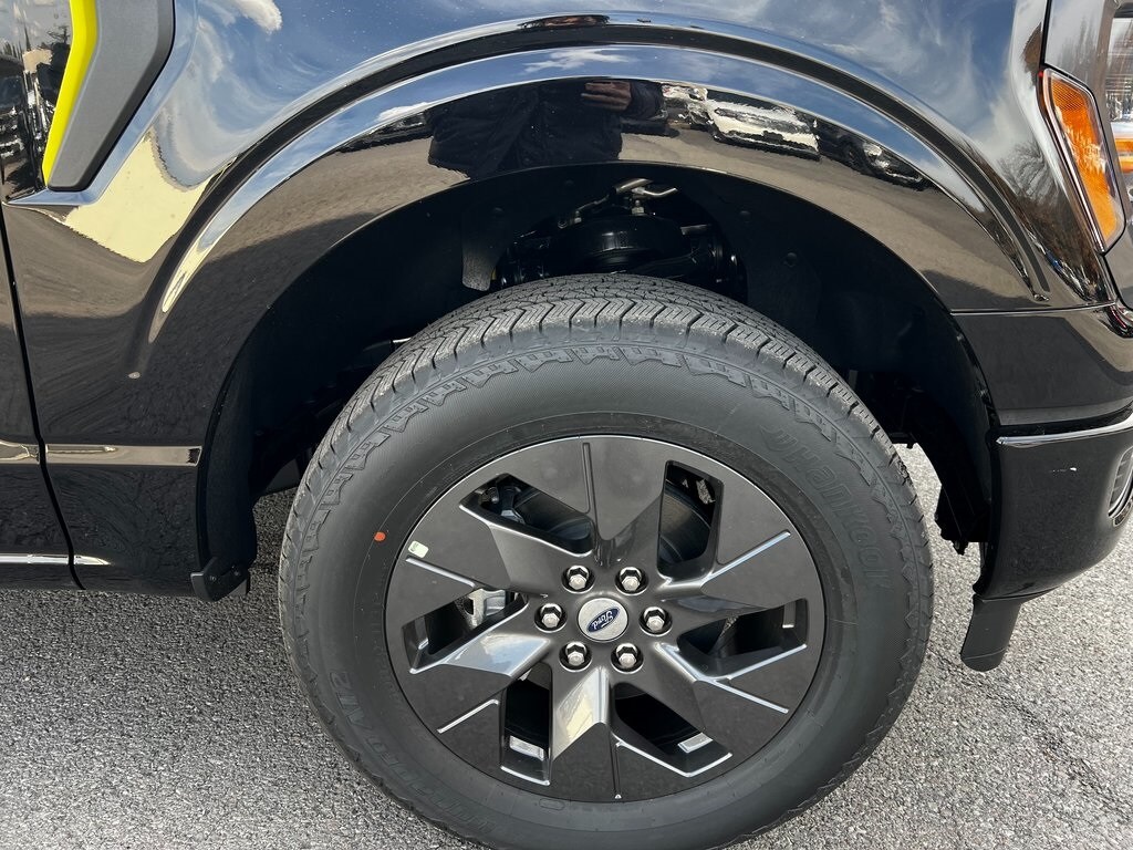 2025 Ford F-150 STX photo 2