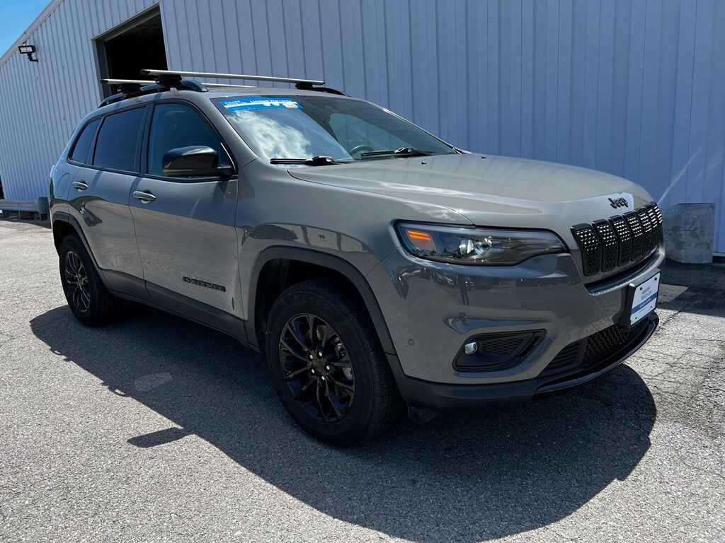 Used 2023 Jeep Cherokee Altitude Lux SUV
