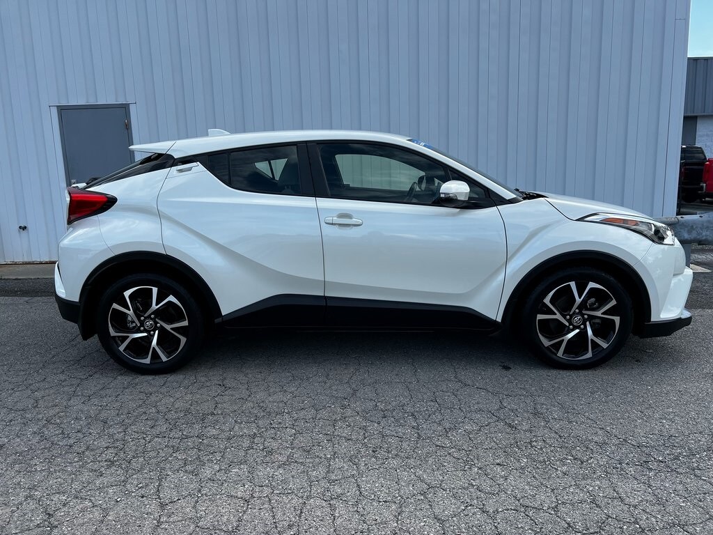 2019 Toyota C-HR XLE photo 2