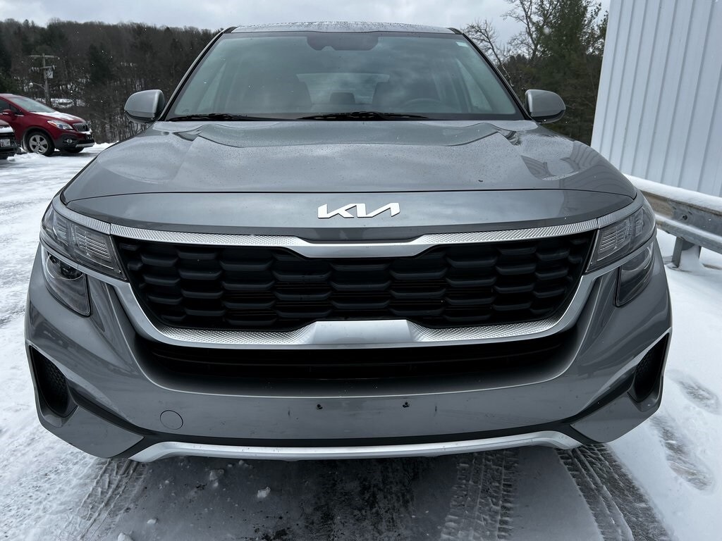 2023 Kia Seltos LX photo 2