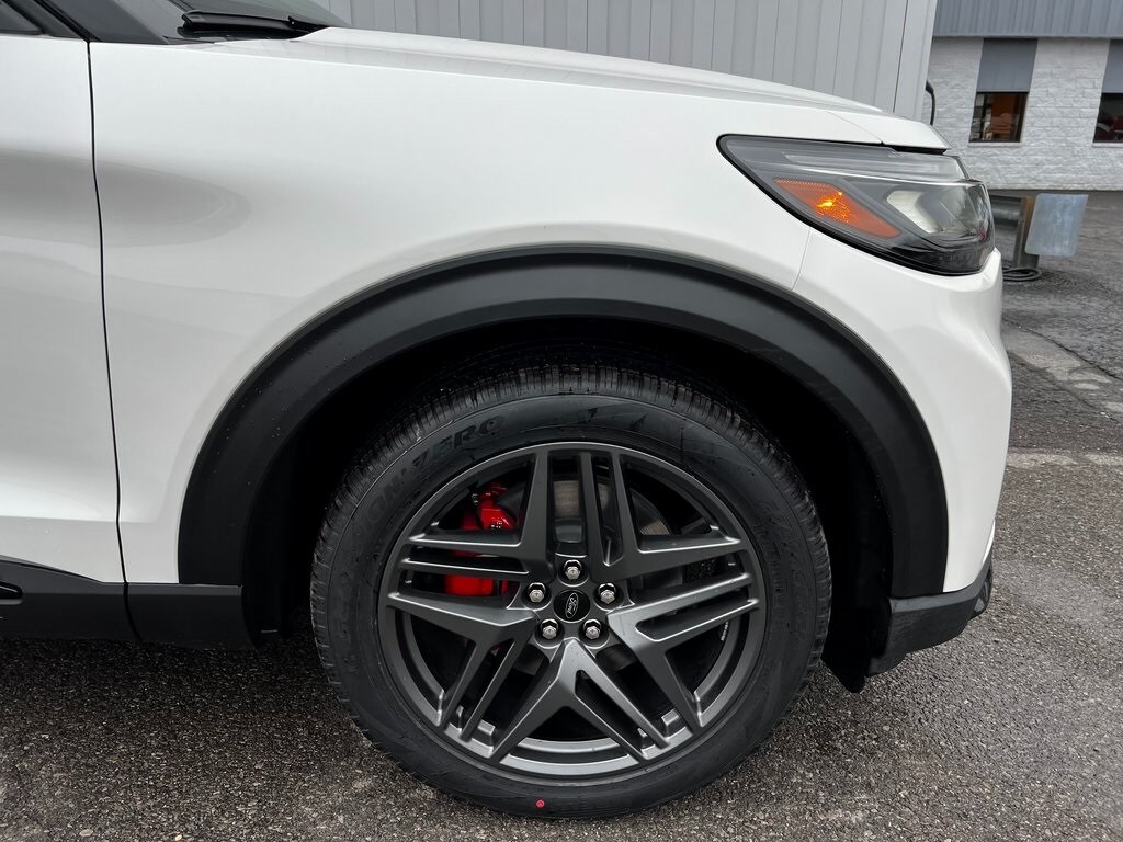2026 Ford Explorer ST photo 3
