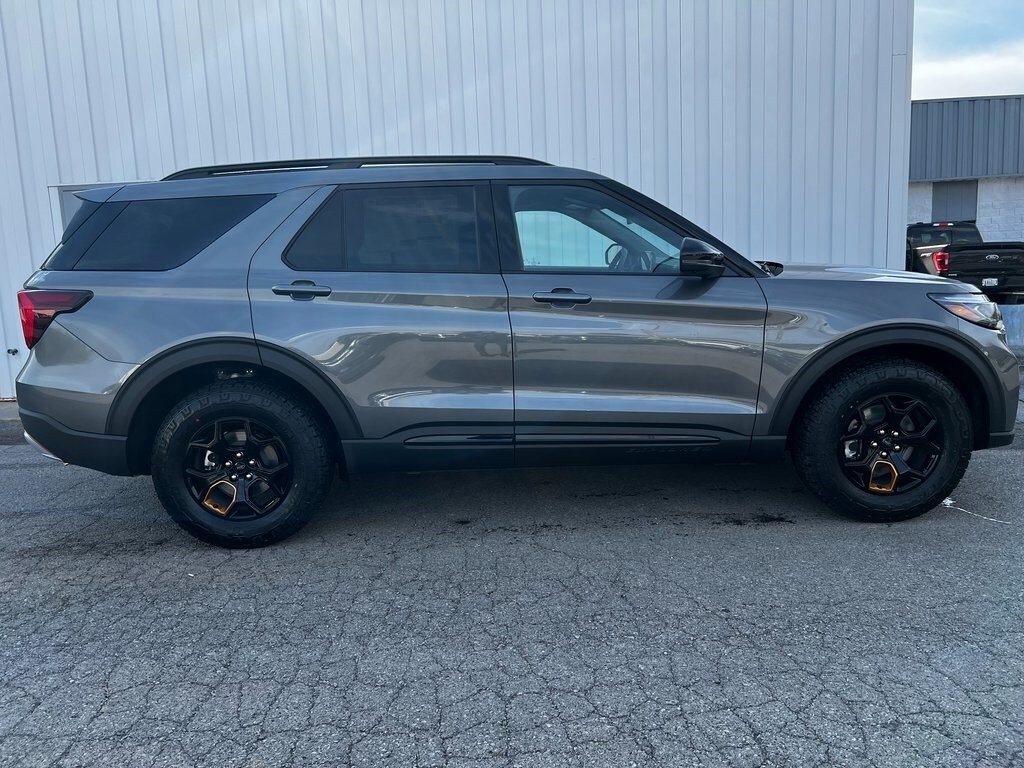 2026 Ford Explorer photo 2