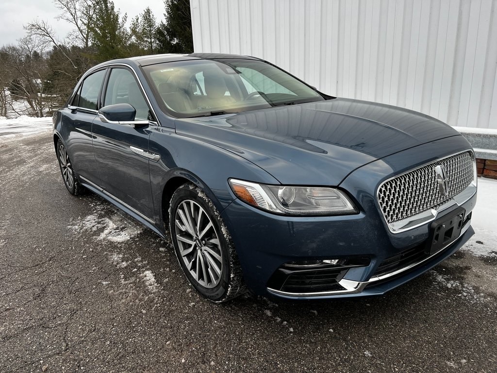 2018 Lincoln Continental Select's photo