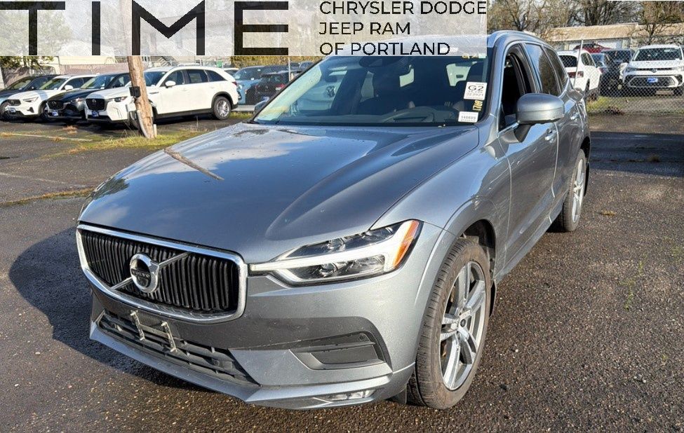 2021 Volvo XC60 Momentum's photo