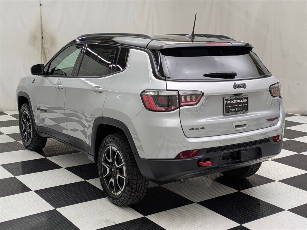 2025 Jeep Compass Trailhawk photo 4